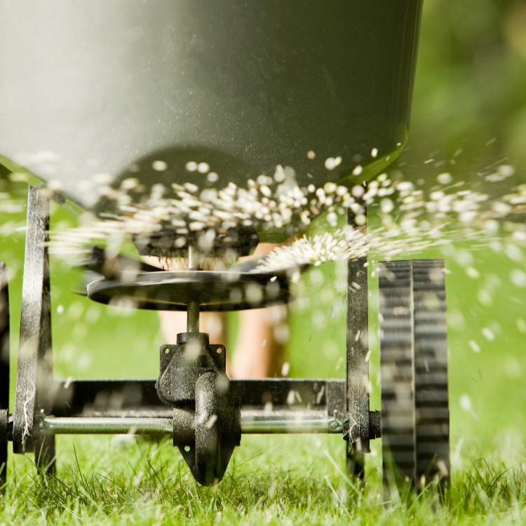Lawn maintenance in Dubuque, IA